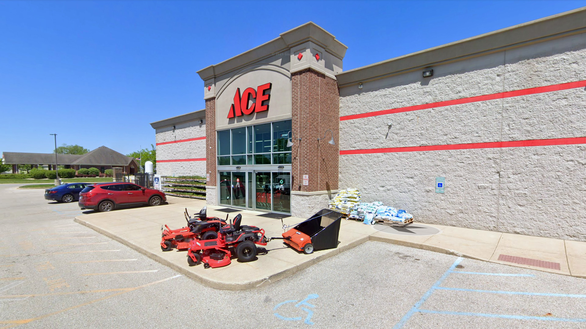 front of business and parking lot of the Benge's Hardware-Greenwood store in Greenwood, Indiana